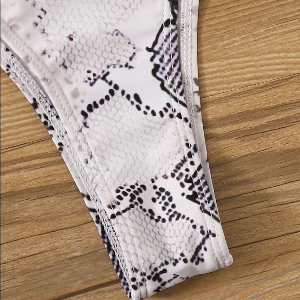 NWOT Snakeskin Print Crisscross Open Back Swimsuit - Picture 5 of 7